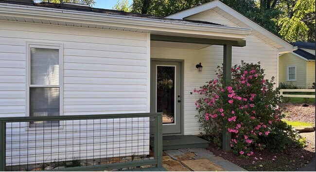 Building Photo - 479 Probart St