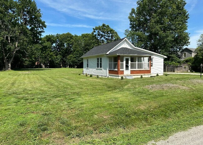 Building Photo - Charming Prospect Cottage with Spacious Yard