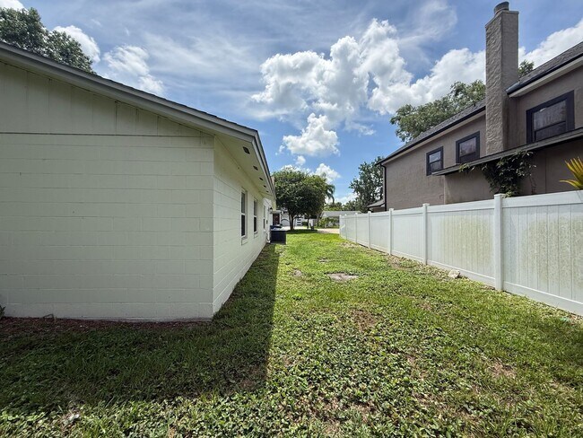 Building Photo - GORGEOUS, COMPLETELY REDONE 3/2 MAITLAND H...
