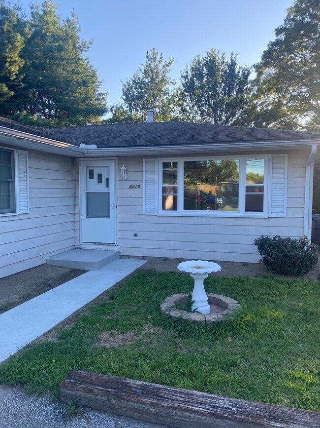 Primary Photo - 2218 Midland Dr