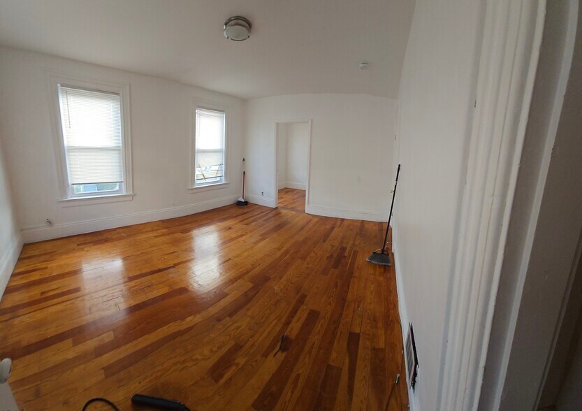 Bedroom + office - 41 Collins St