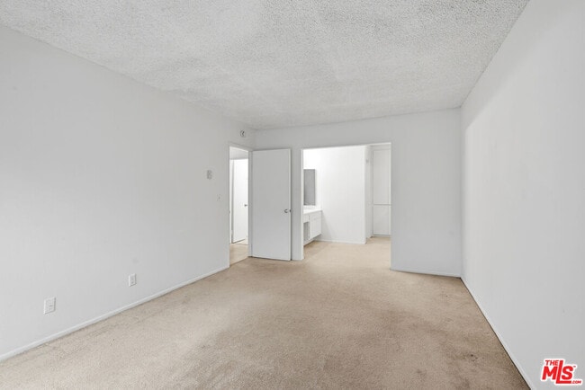 Building Photo - 7742 Redlands St