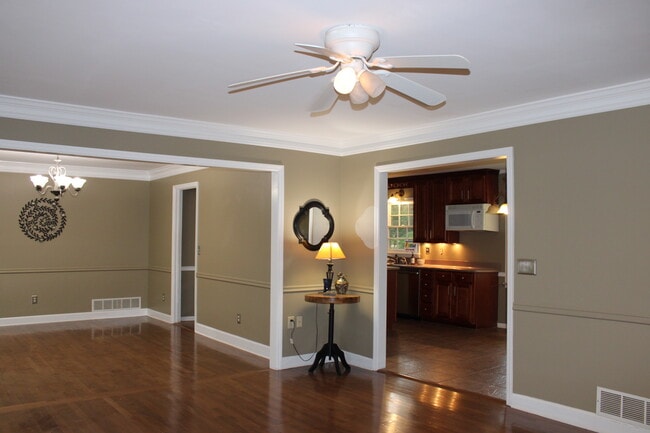 Building Photo - 2164 Westbury Ct SW