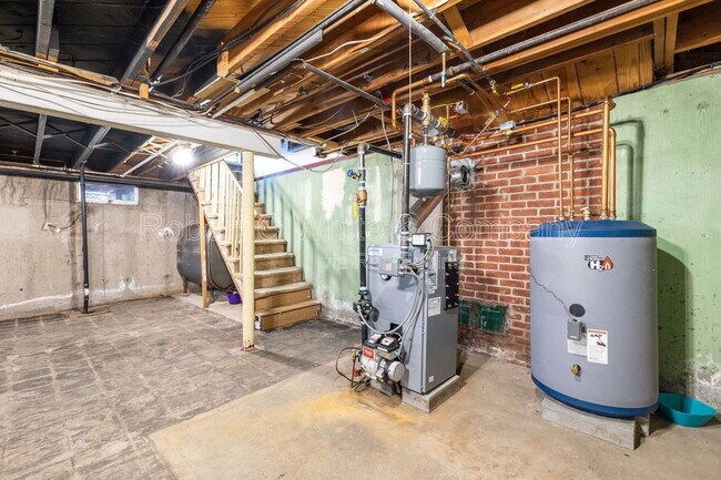 Building Photo - 42 Valley View Ln