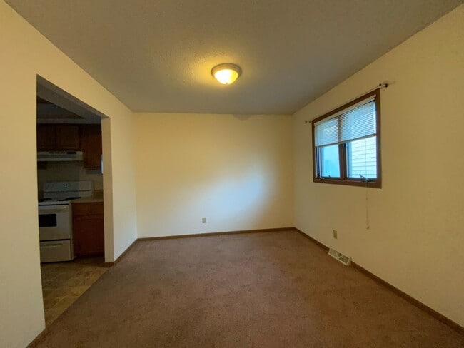 Building Photo - 4 Bedroom 3 Bath Condo