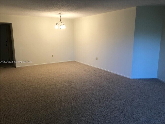 Building Photo - 10852 N Kendall Dr