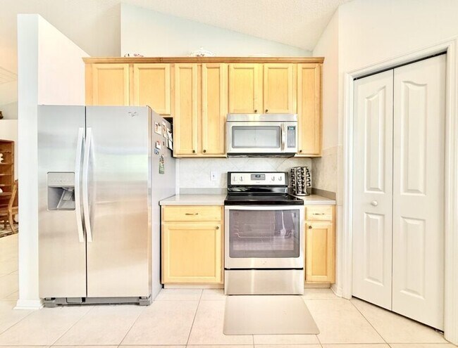 Building Photo - 854 Addison Dr NE