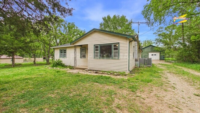 Building Photo - 4704 SW 101st Terrace