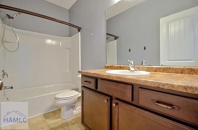 Building Photo - 452 Huntington Dr