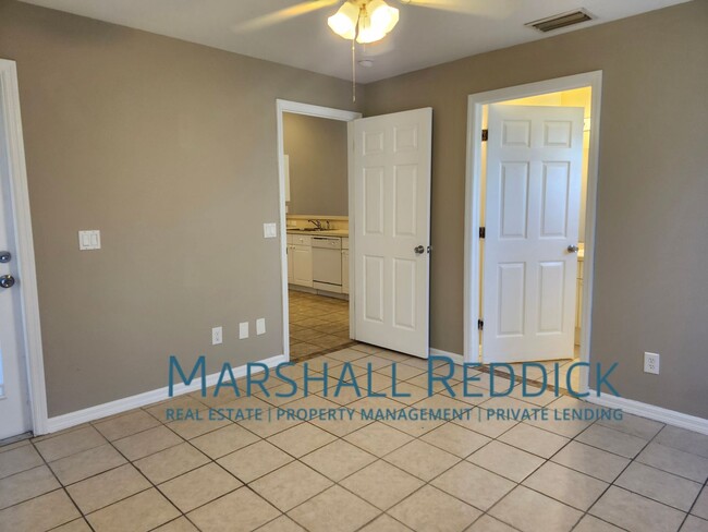 Building Photo - Cozy 3 bed 2 bath off Alabama