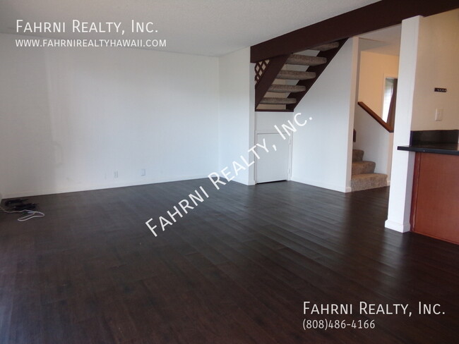 Building Photo - PALEHUA GARDENS - Upgraded 3 Bedroom Townhome