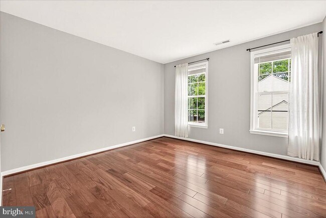 Building Photo - 9938 Timberknoll Ln