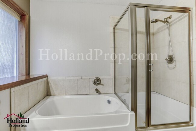 Building Photo - Serene 4-Bed Home with Huge Common Room & Deck!