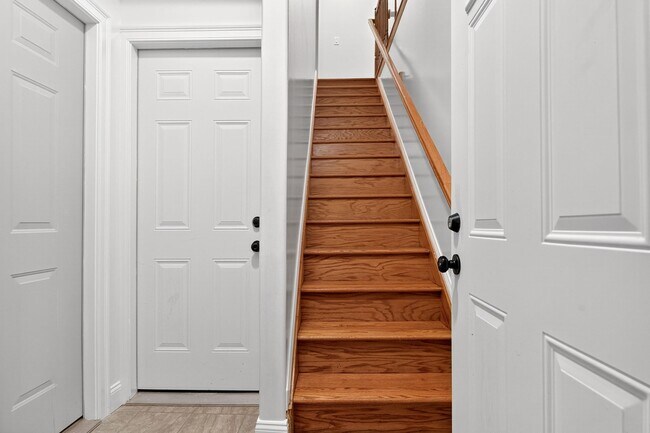 Building Photo - 213 Claremont Ave