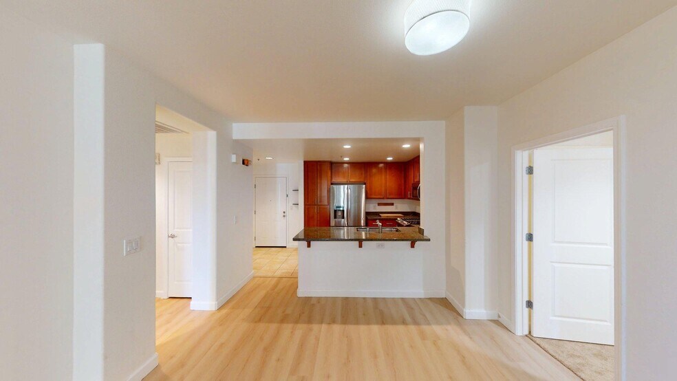Building Photo - 423 7th St