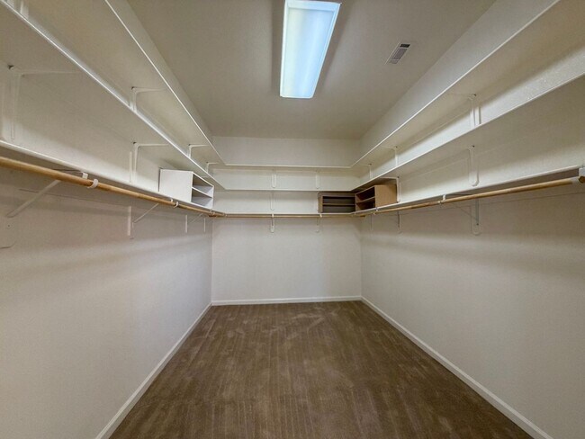 Building Photo - Spanish Springs 5bed/3bath - Move in Speci...