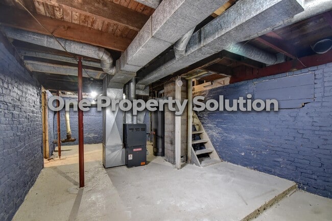 Building Photo - 810 Plain St