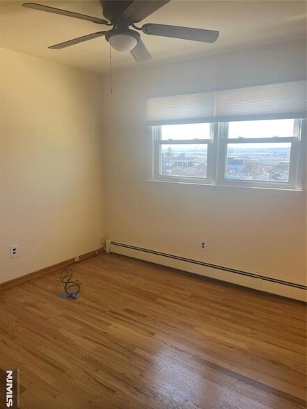 Building Photo - 370 Henry St