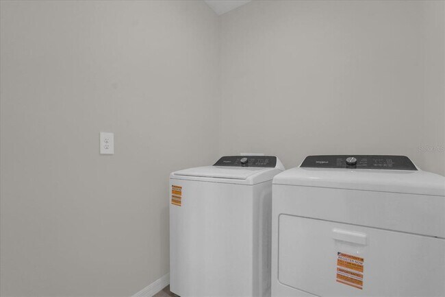 Building Photo - 5526 Clove Row