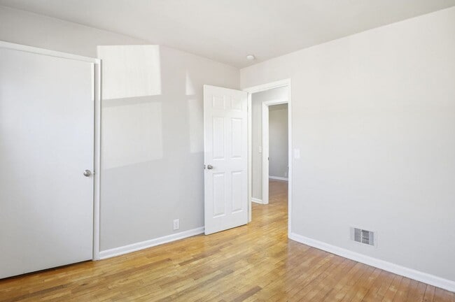 Building Photo - Spacious 3-Bed Home with Finished Basement and Extra Room