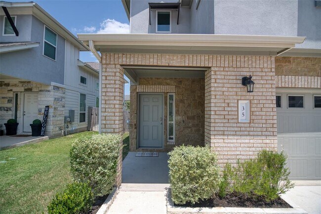 Building Photo - 3201 E College Park Dr