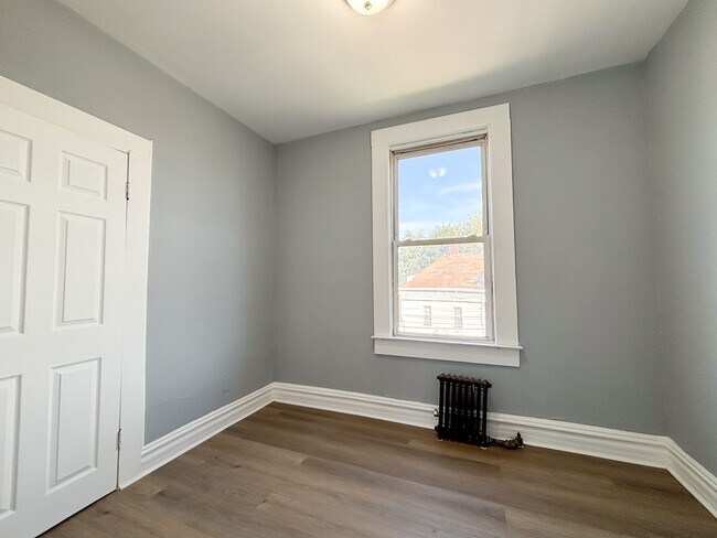 Building Photo - 478 S 15th St