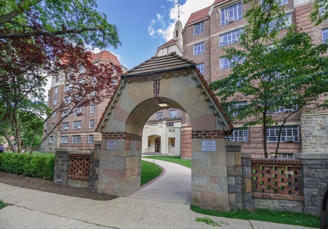 Building Photo - Beautiful 3 bed 3 bath Apartment designed by Lead Architect Steward Wagner and Alfred Fellheimer ...