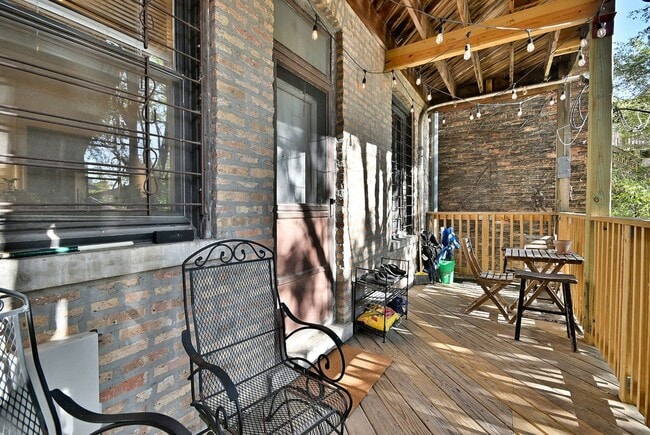 Building Photo - 911 W Dakin St