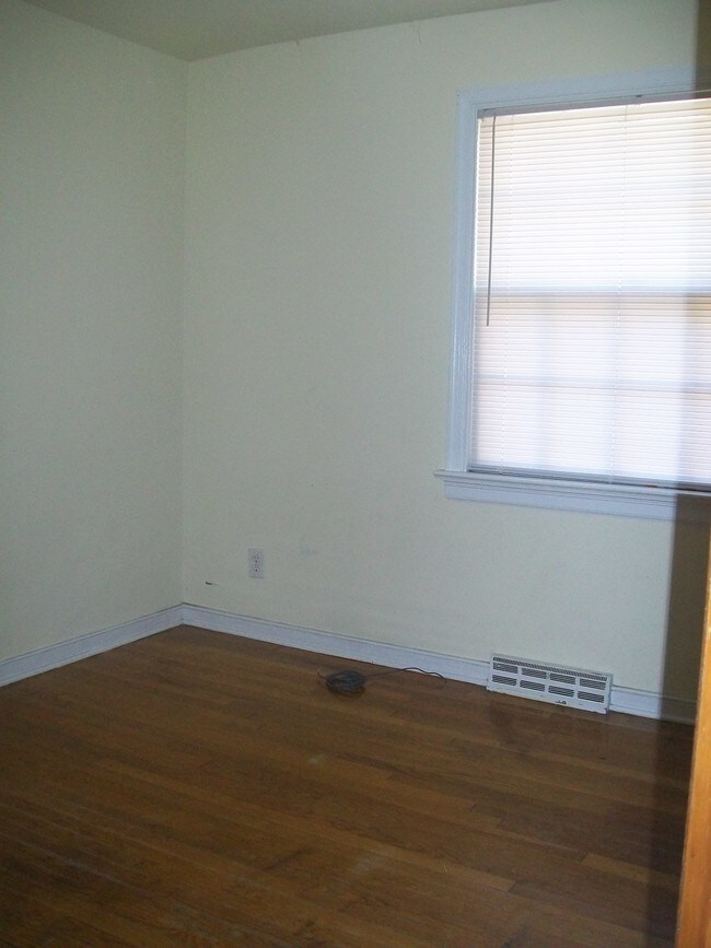 Building Photo - 3919 Redstone Dr