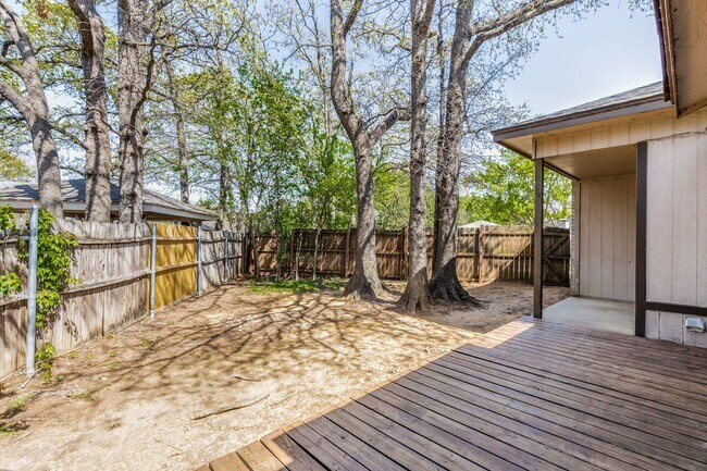 Building Photo - Easy Access to Highways with this 3BR in A...