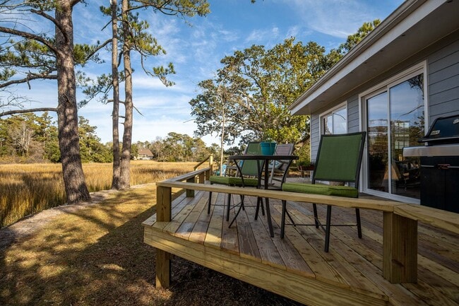 Building Photo - Marsh View Beaufort Home Available Now