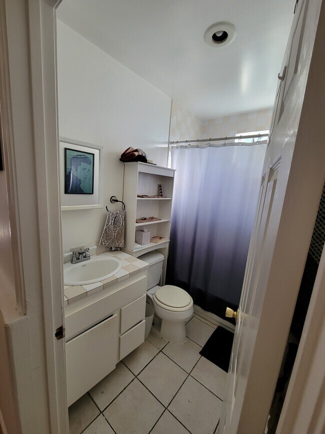 Building Photo - 5725 Burnet Ave