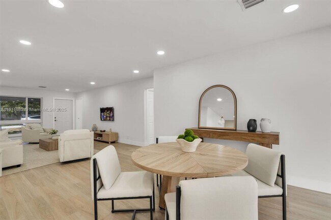 Building Photo - 3920 Hayes St