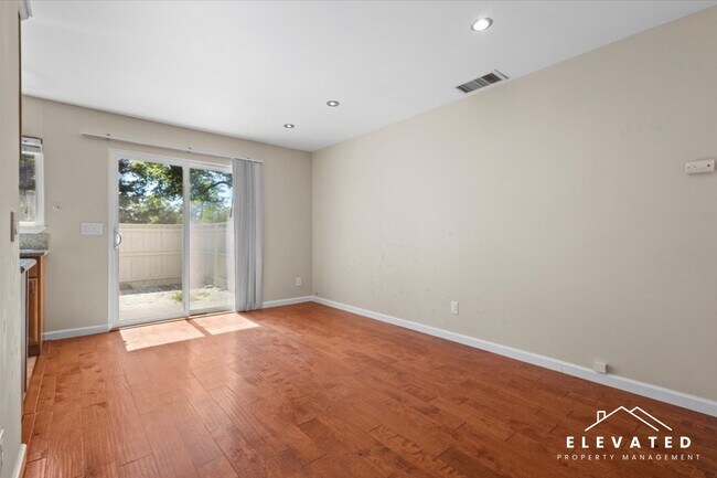 Building Photo - 303 Algiers Ct