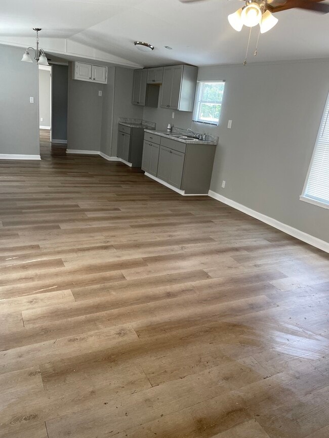 Building Photo - 655 Old Branch Rd