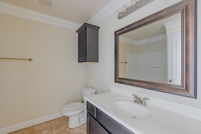 Building Photo - 711 Candlestick Dr