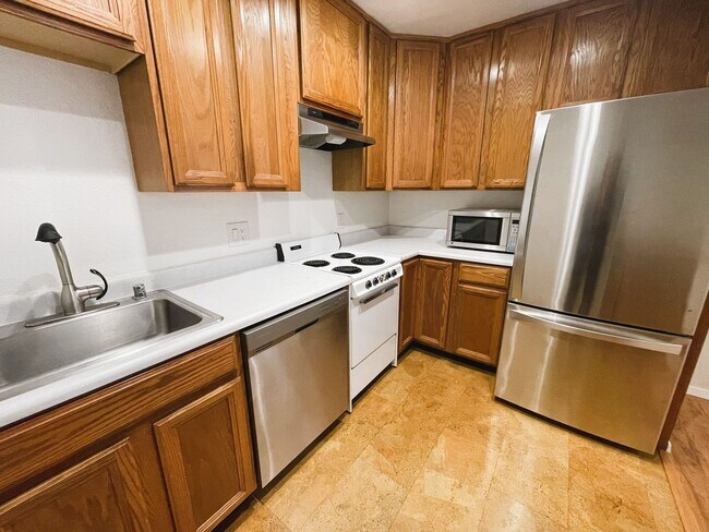 Building Photo - Modern 1st-Floor Studio with Resort Amenities & Prime Location