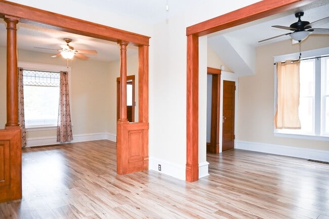 Building Photo - Gorgeous 3 Bed 1 Bath Home! Updated Applia...