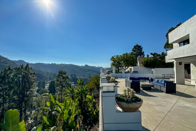 Building Photo - 11470 Dona Evita Dr