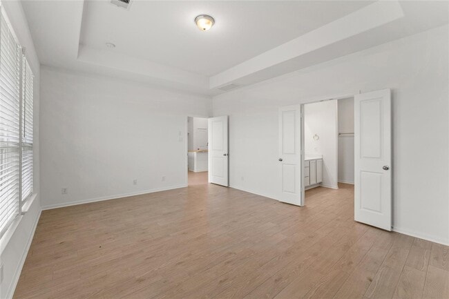 Building Photo - 570 Long Beach Bay Dr