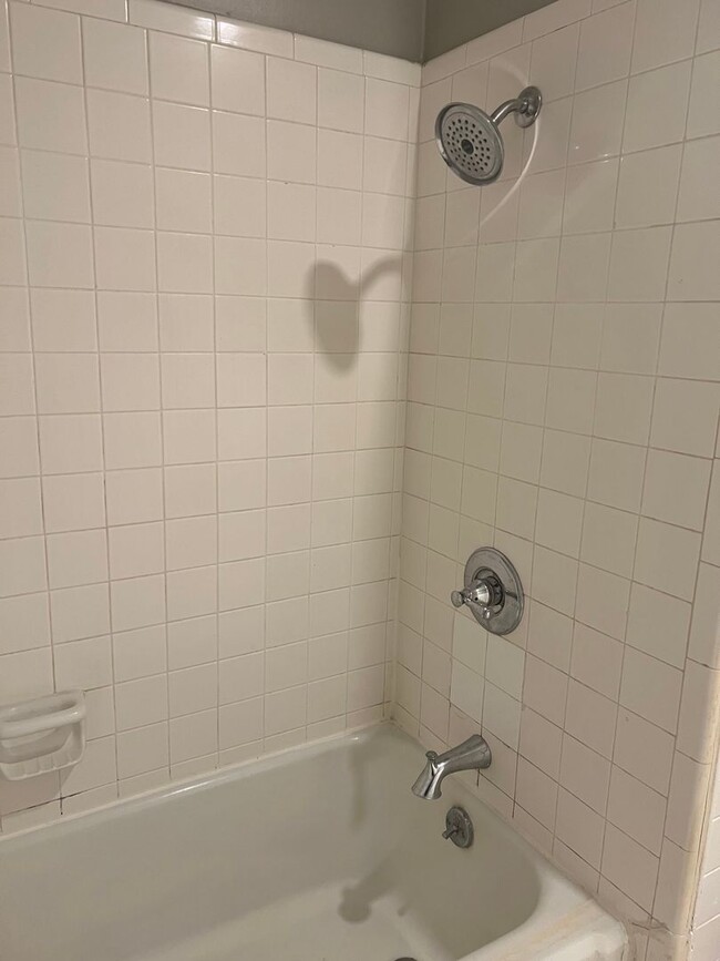 Building Photo - Beautiful 3 bedroom 1.5 bathroom house available!