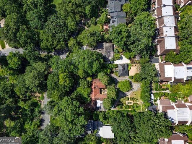 Building Photo - 2538 Parkside Dr NE