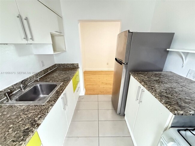 Building Photo - 6930 Rue Vendome