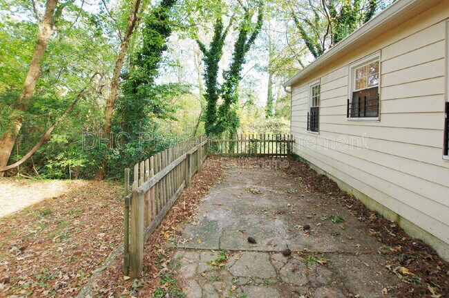 Building Photo - 892 Midway St SE