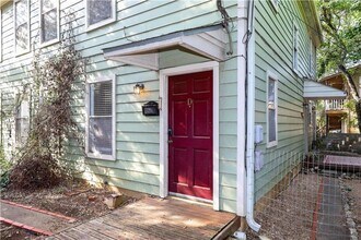 Building Photo - Clarkesville 2 Bed 1 Bath Available Now!