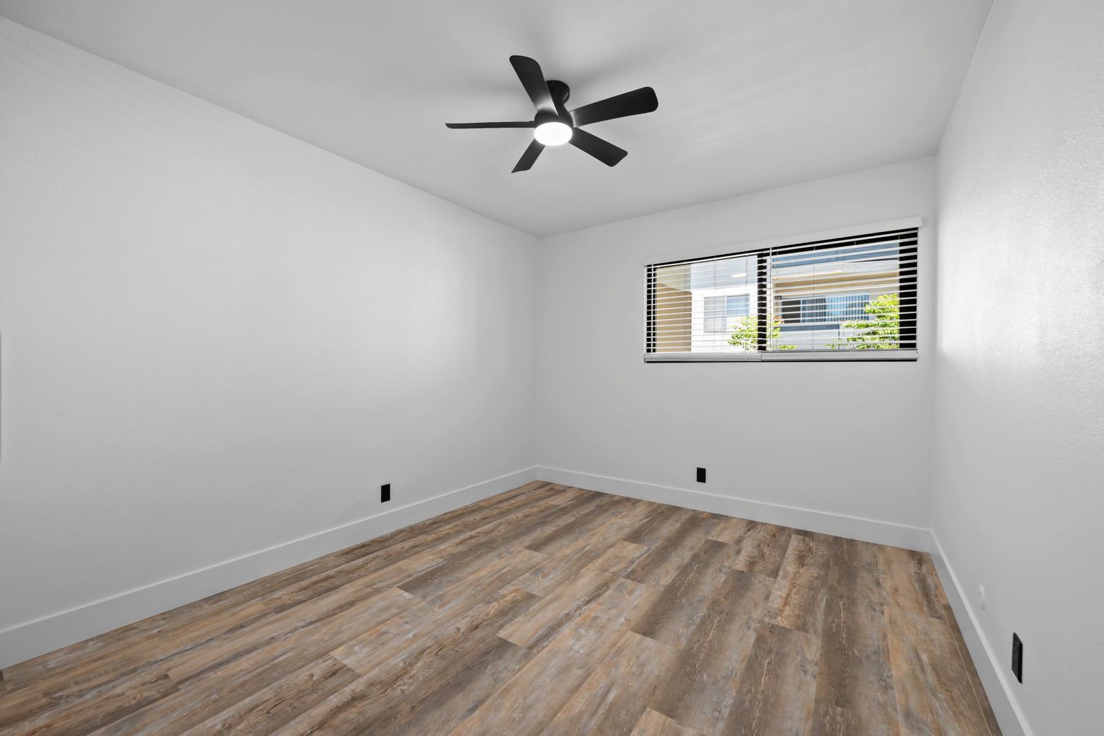 Building Photo - 4211 3rd Ave
