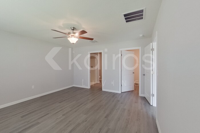 Building Photo - 8700 SW 43rd Ter