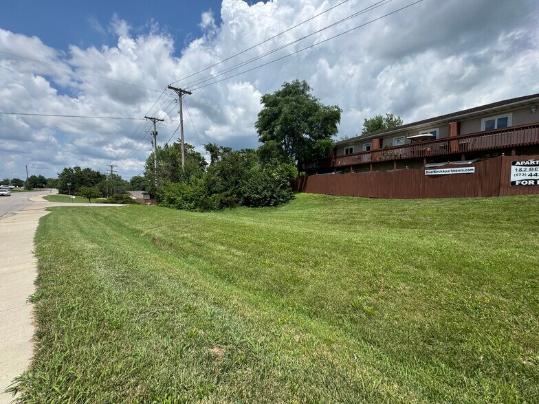 Building Photo - 2901 Clover Way