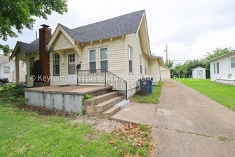 Building Photo - Beautifully Redone 1 Bedroom Duplex! Available for Immediate Move in!