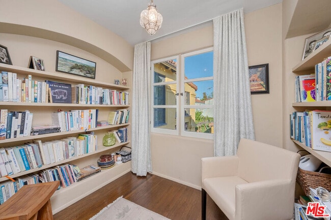 Building Photo - 500 N Las Palmas Ave